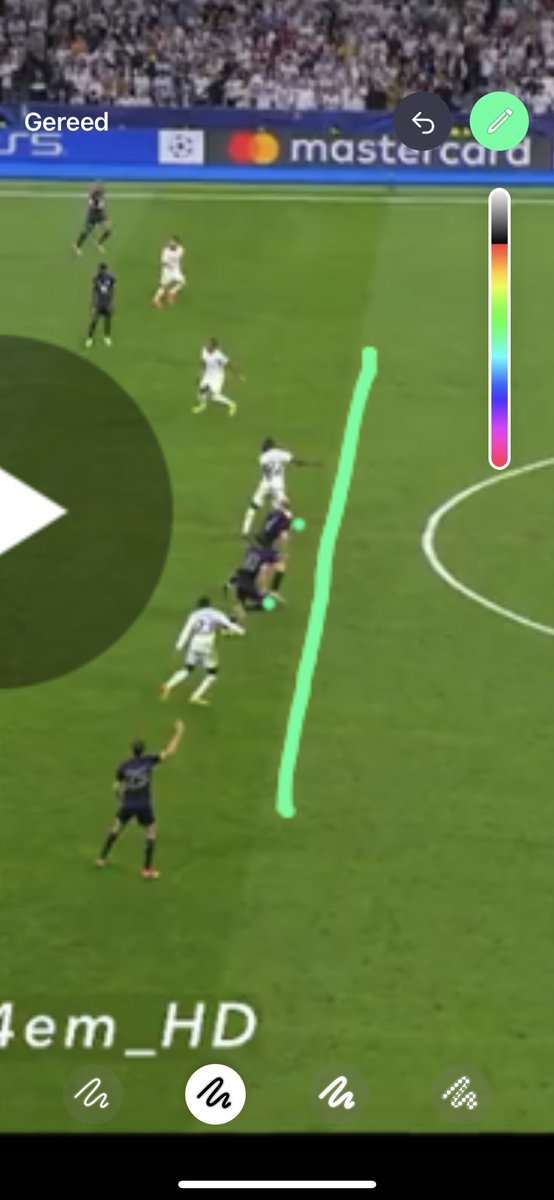 Camielvdl's tweet photo. Rigged game, atleast go the VAR.  #vardrid #RMABAY https://t.co/aYzHVLMa6B