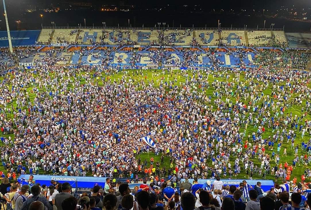 AlvaroRecre99's tweet photo. Lo siento pero no hay champions que supere esto, no la hay.

Sólo tú, siempre serás sólo tú 💙 https://t.co/yZi3fHkQ46