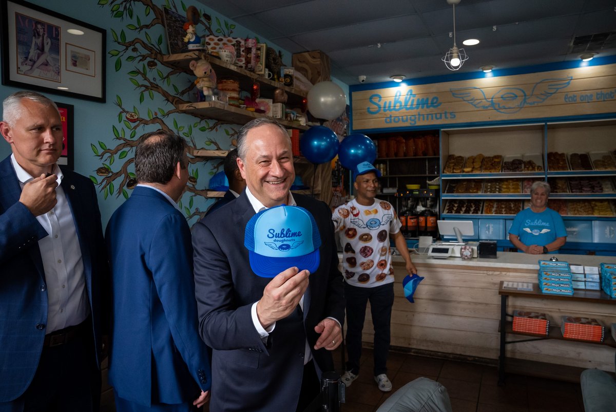 Stopped by @SublimeDoughnut in Atlanta to talk about how we’ve seen the fastest creation of Black-owned small businesses in over 30 years thanks to the Biden-Harris Administration. @KamalaHarris, I’m keeping the hat, but bringing a donut back just for you.