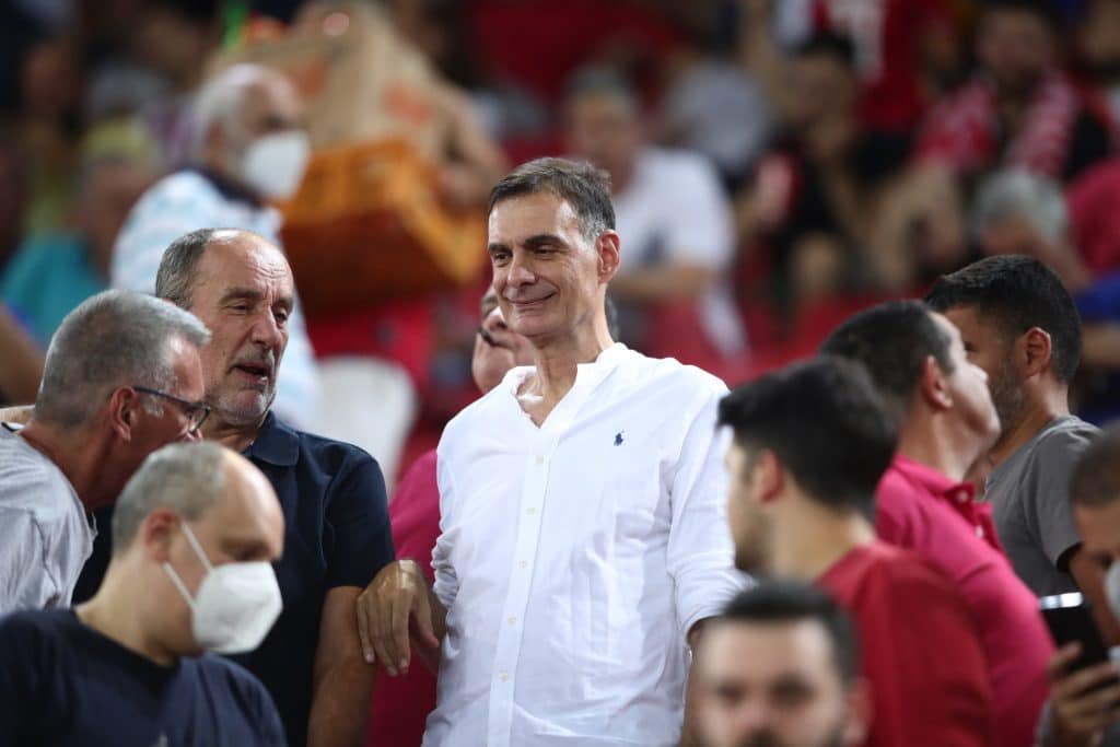 Το πιο θετικό από όλα είναι ότι θα προλάβει να πάει αύριο χαλαρός στο Καραϊσκάκη ο Μπαρτζωκας. #OlympiacosBC #OlympiacosFC