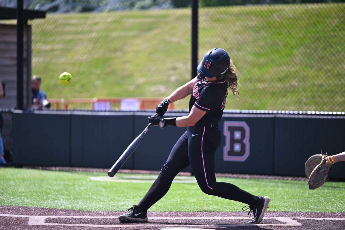 ADVANTAGE, CRIMSON. @HarvardSB tacks on EIGHT runs in the top of the ninth, grabbing a late 12-4 advantage over Yale. Lael Ayala's two-RBI double puts the Crimson at 20 hits (👀) this afternoon. 🌿🥎 📺 » ESPN+