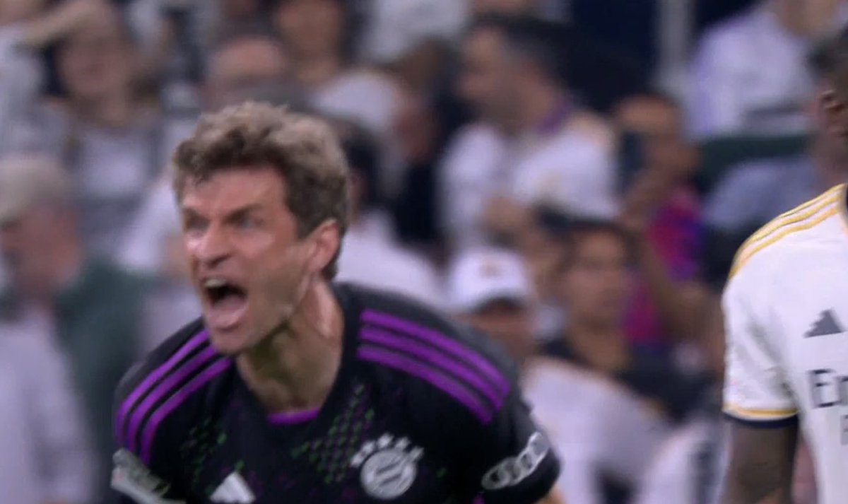 Abhishekgiri220's tweet photo. Thomas muller absolutely furious after the referee decided to blow the whistle before matthijs de ligt scored the goal...

Instead of letting the play go on ..!!

#RMAFCB #RMABAY  #ChampionsLeague https://t.co/F6vgQ9XDaj