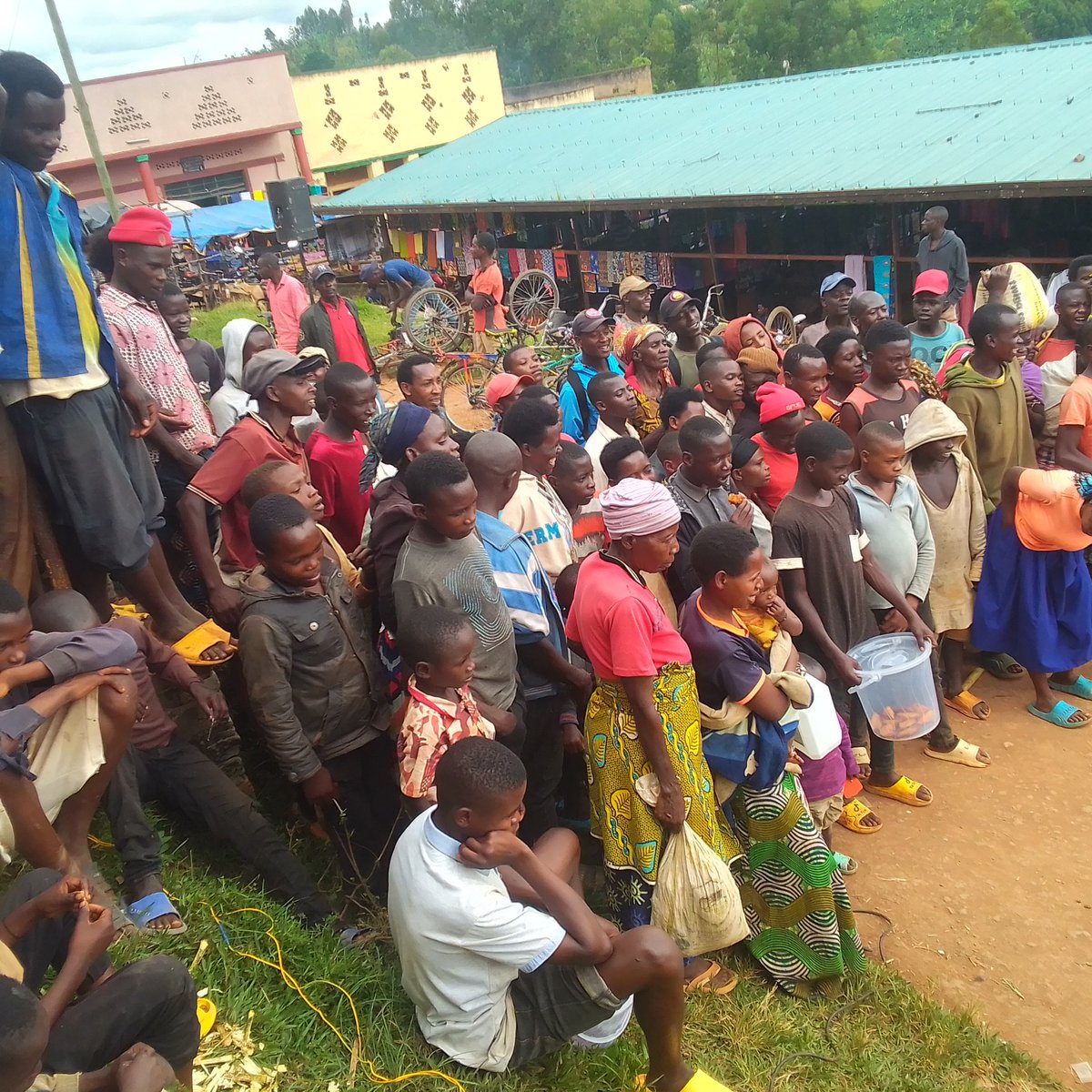 GISAGARAYEGO's tweet image. None kuwa 08/05/2024
Muri @GisagaraDistr mu mirenge ya #Mugombwa na #Kibilizi hakomereje ubukangurambaga bugamije gushishikariza ababyeyi gusubiza abana mu ishuri no gukurikirana imyigire yabo ni  ubukangurambaga bwateguwe n'Akerere buzakorerwa mu mirenge yose @RwandaYouthArts