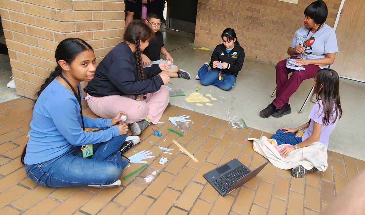 Ms. Vallery tweet media