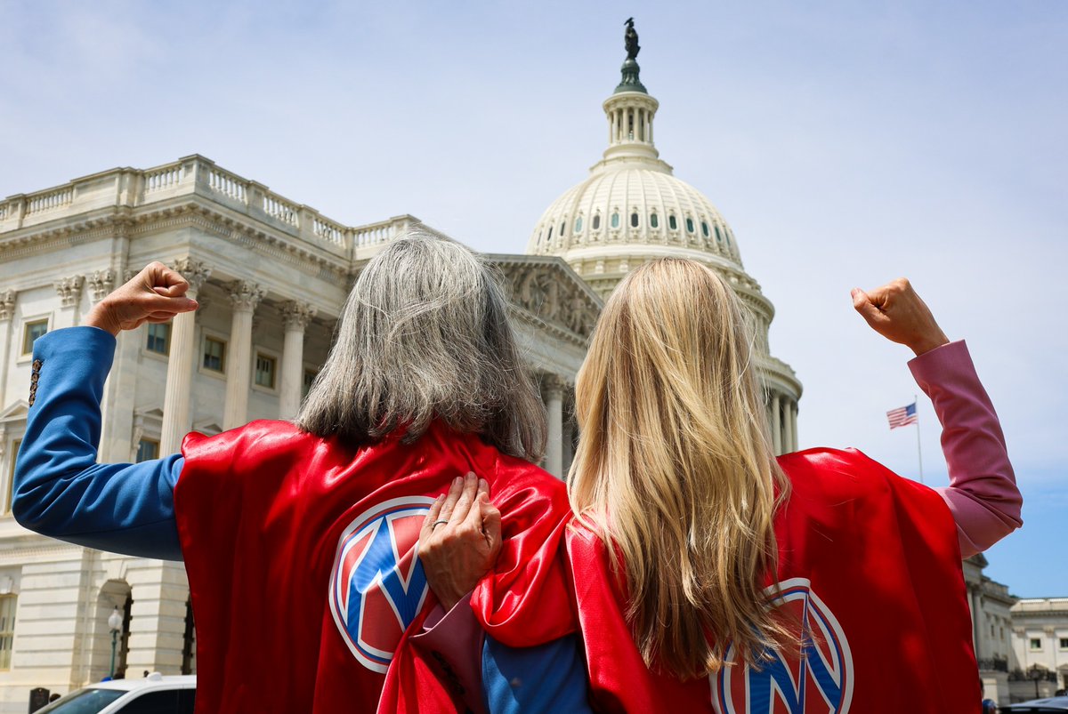 In a world of crumbling care infrastructure and assaults on reproductive health, MOMS are powering our families, economy, and nation! Today, @MomsRising traveled to Washington to honor our allies in the @DemWomenCaucus. We're fighting for our rights on #MothersDay—and beyond! ⚡️