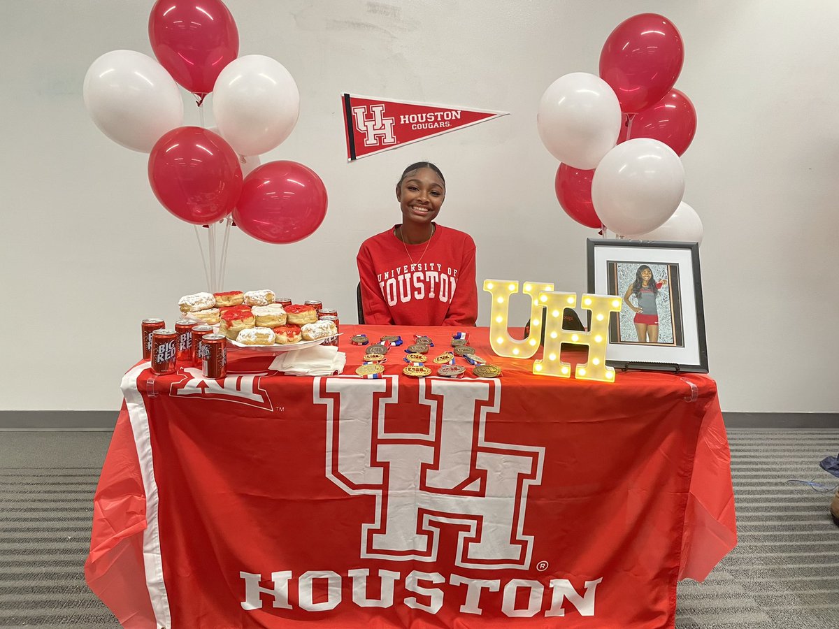 Congratulations to senior @madysont_2024 for making the decision to continue the pursuit of her track and field career at the next level! Madyson has signed her National Letter of Intent to @UHCougarTF #GoCoogs Keep working!!!