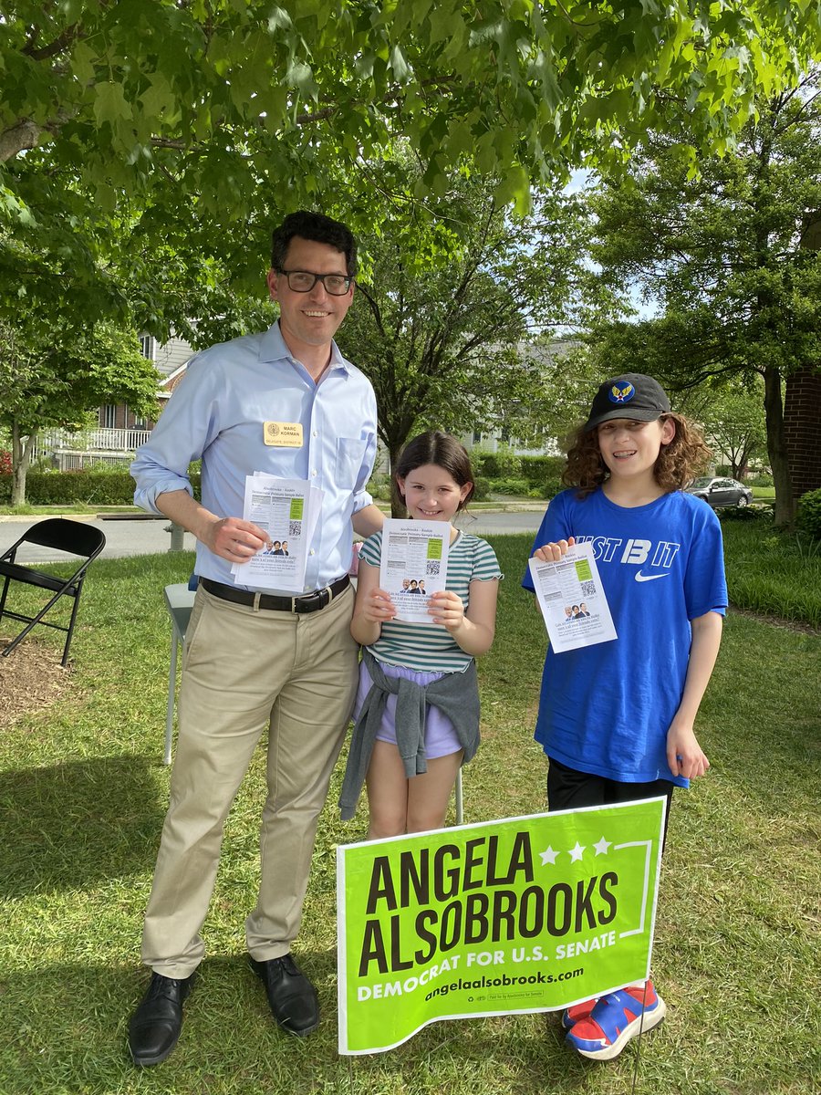 Talking to voters about <a href="/AlsobrooksForMD/">Angela Alsobrooks</a> at the early voting site in Chevy Chase and had some guests.

Be my next guest and come vote before 8pm tonight!