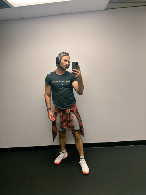 what the tee says https://t.co/v8TCiwUrUm