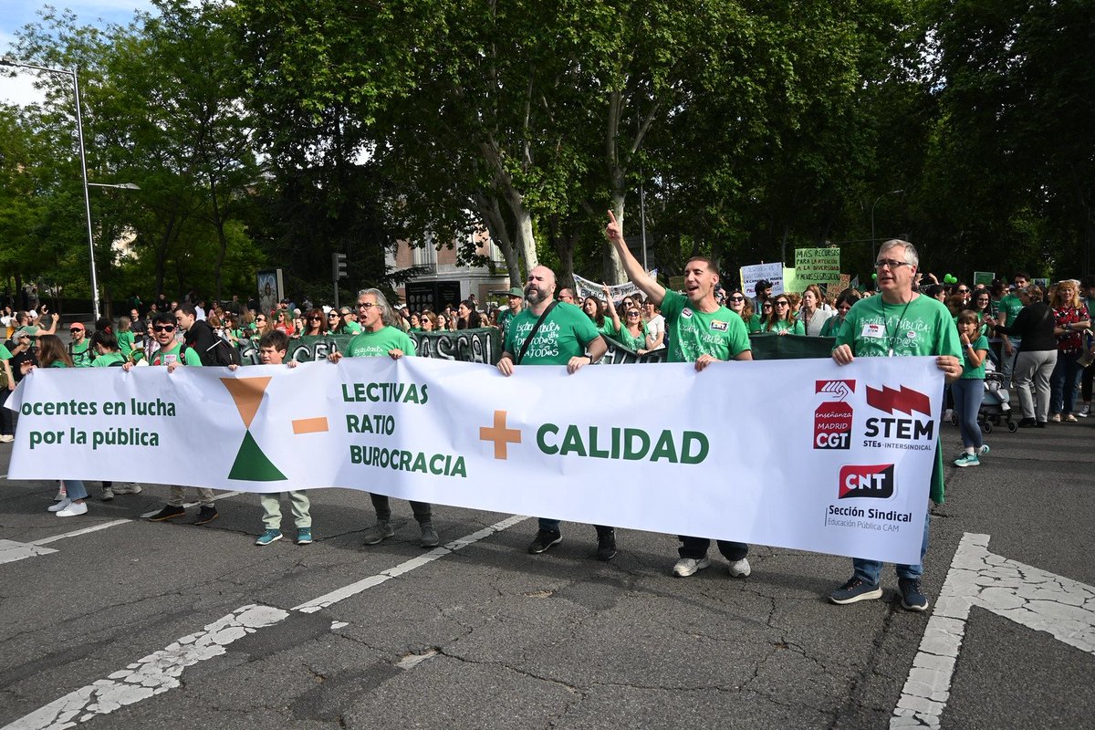 FOTOS | Manifestación en #Madrid tras el éxito de la jornada de #HuelgaDocente.

'Pase lo que pase, organización de base'

#MenosLectivasMásEducación
@Menoslectivas

#VoyAlaHuelga
#DocentesEnAcción
#DefendiendoLaPública

📷 👇👇
flic.kr/s/aHBqjBptG8