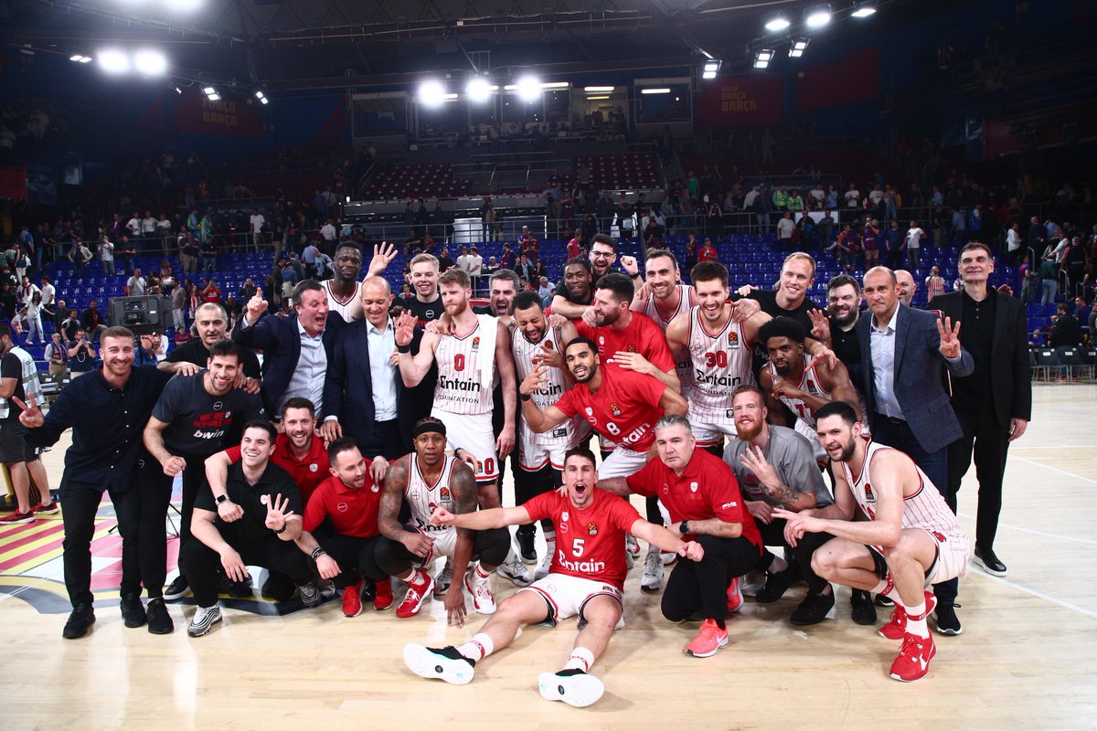 Συγχαρητήρια στην ομάδα μπάσκετ του Ολυμπιακού μας για την πρόκριση στο Final Four της Euroleague! / Congratulations to @Olympiacos_BC for qualifying to the Final Four of the @EuroLeague! 🔴⚪️ #Olympiacos #Family #Basketball #WeKeepOnDreaming #Piraeus #Final4 #Euroleague…