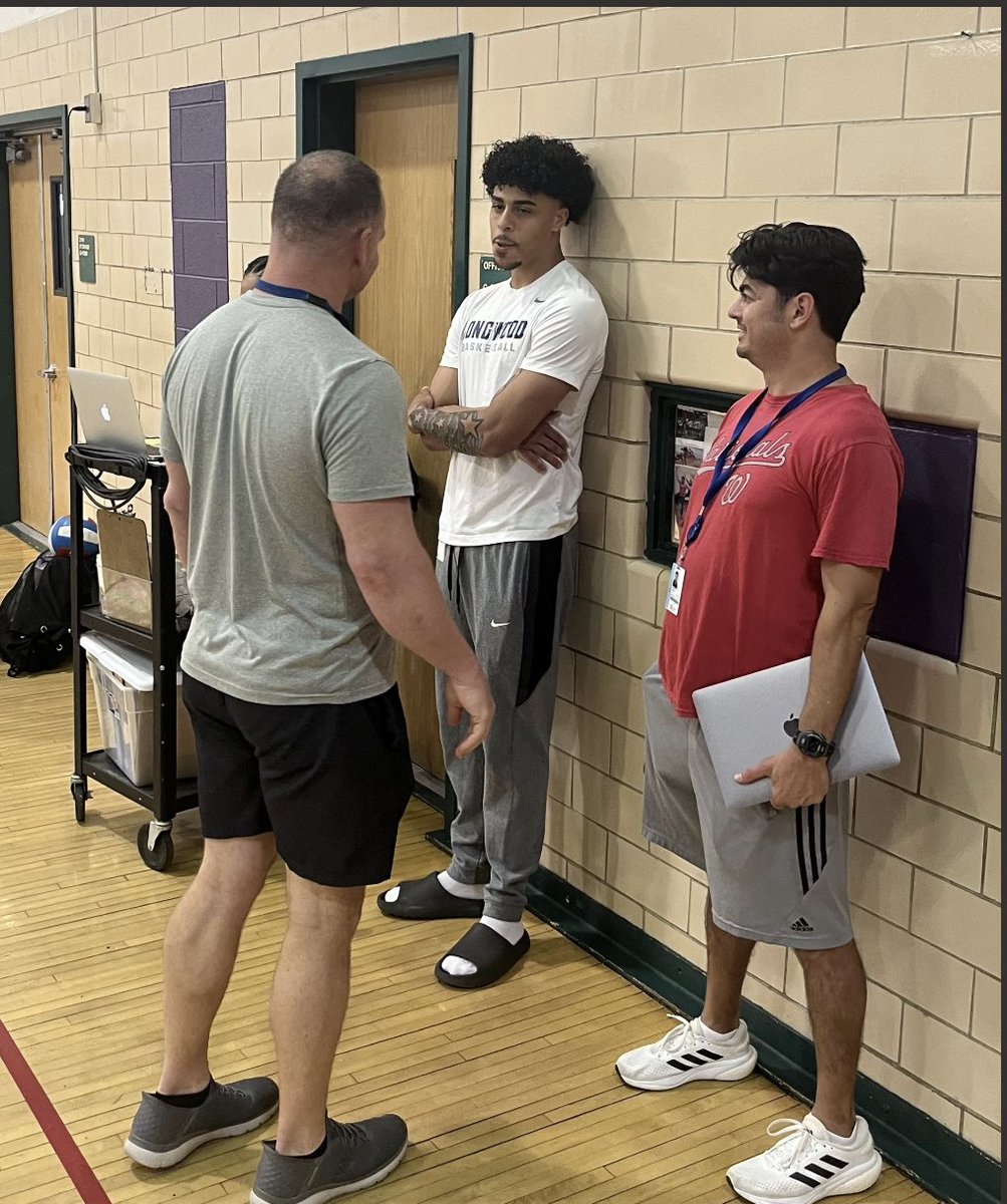 🌟 Big shoutout to GMS alumnus and Longwood University basketball star, @SaxbySunderland, for dropping by to show his support to our student athletes and staff! Your visit meant the world to us! 🏀👏 #AlumniPride #CommunitySupport