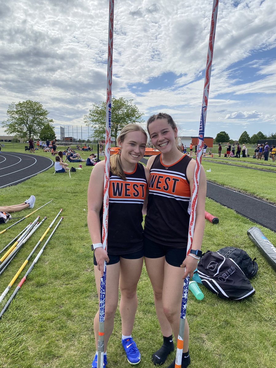 CONGRATULATIONS to 
Sophomore Madelyn Schussler & Junior Reese Geiger on advancing to next week’s @IHSAState Track & Finals in Pole Vault ! 

Reese 1st 3.34m 
Madelyn 3rd 3.12m 

#GoWarriors @LWWAthletics