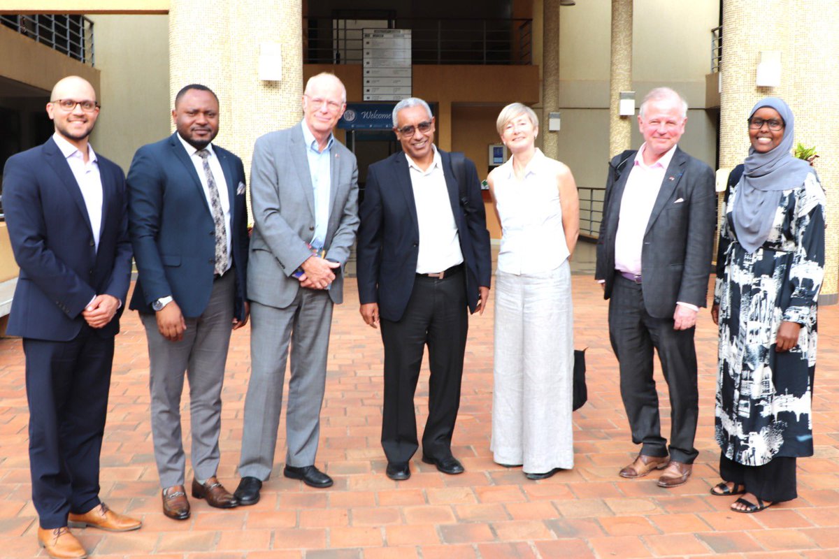 Exciting collaboration brewing! Delegates from Karolinska Institute & Charité Center for Global Health today met with UR. Received and hosted by Dr @Rayndikumana Deputy Vice Chancellor - SPA, focus was on clinical trials & vaccine production. #URCollaboration #HealthPartnerships