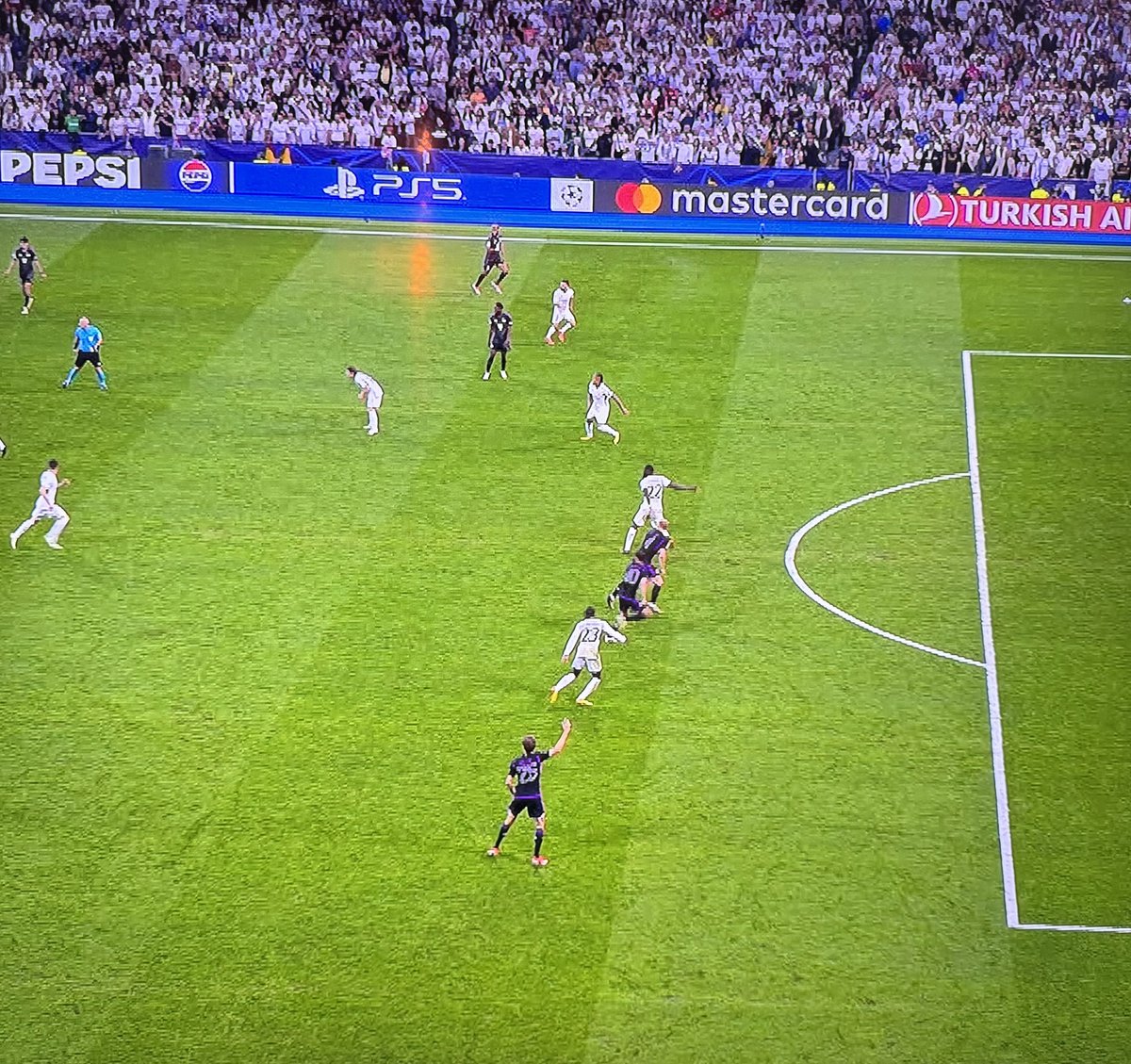 No matter if this was offside or onside: This is a close call. And the rules say, for close calls like this you MUST keep playing until the attack is over, then check VAR. If this happens in a 2nd Bundesliga mid table game nobody cares. But this is literally the UCL semi final.