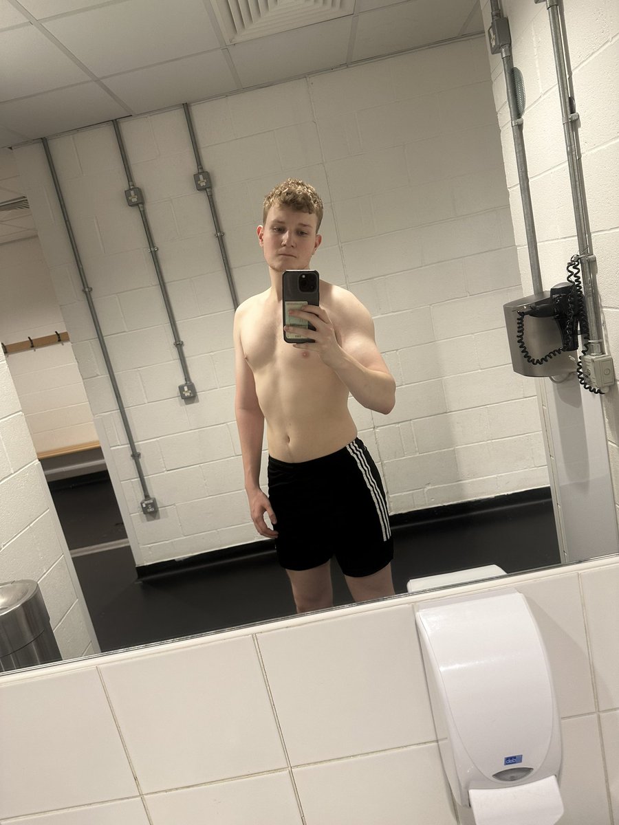 November 2021 (58kg) —> May 2024 (79kg). Super happy with the progress throughout university. Grind never stops.