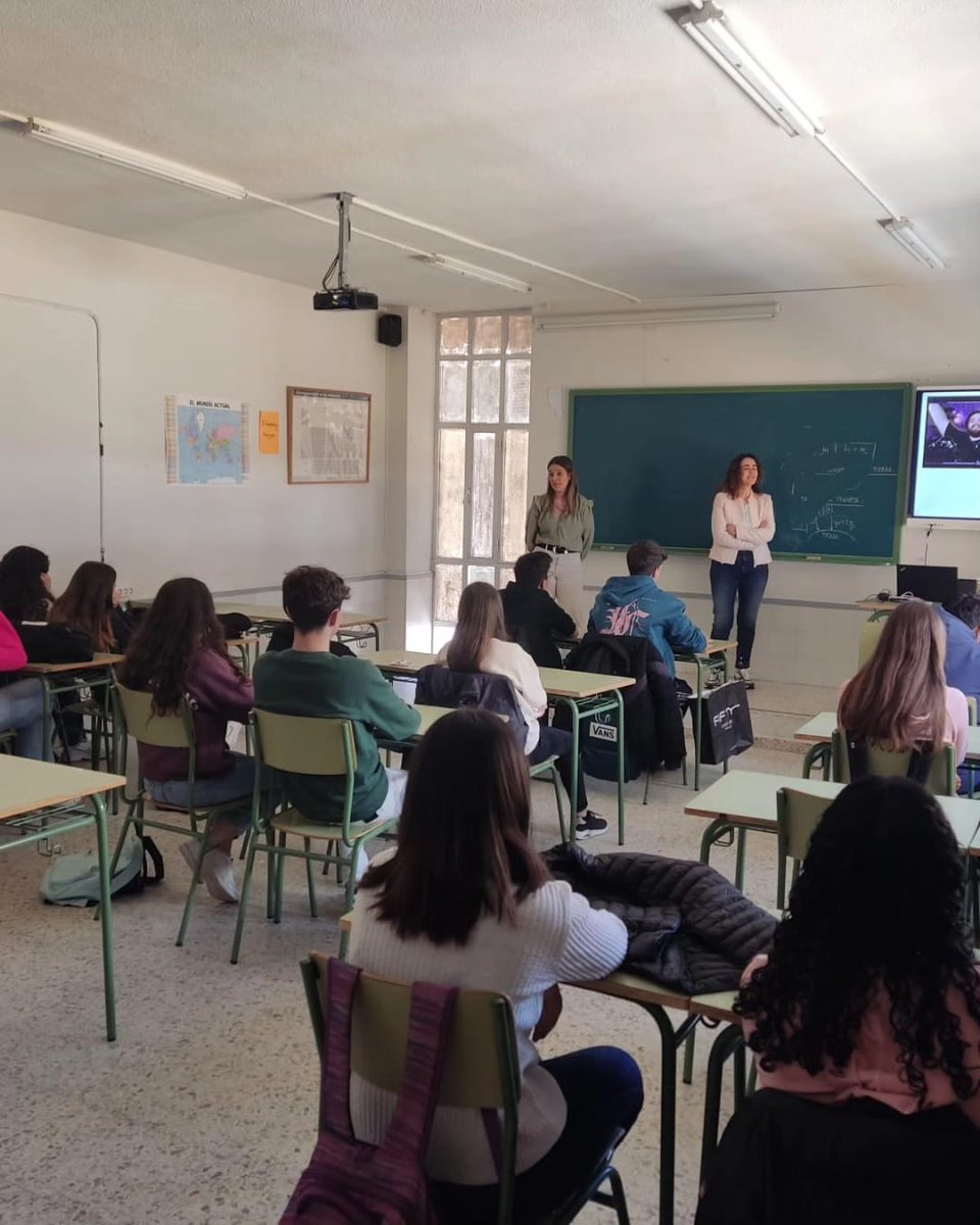 IES_Mateo's tweet photo. Charla para #4ESO A sobre #STEM de la mano de Viewnext empresa de informática con sede en Aldeatejada
#IESMateo_Hdez #viewnext https://t.co/7hy0TYPZVk