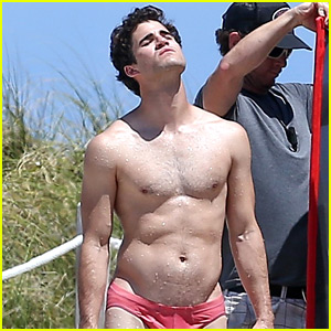 darren criss on the set of american crime story, 2017