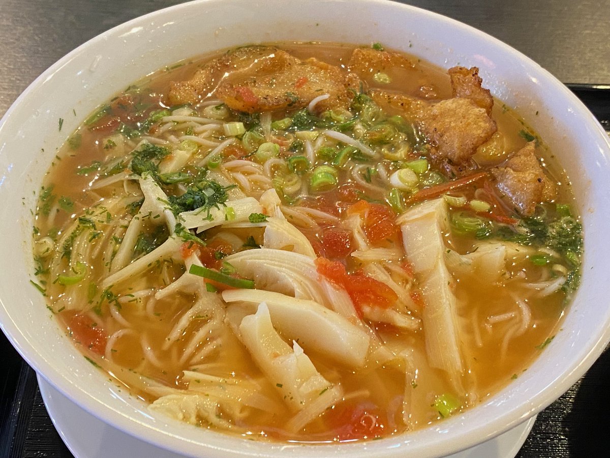barn-owl.net/bun-ca-mang-ch…

西成区の「#ThyƠi Viet Nam Restaurant」さんへ再訪し、フォーとブンのメニューの中から『#BúnCá Măng Chua 鯖と筍のブン』を頂きました。お店の方にも尋ねましたが、魚は鯖とのことです。乳酸菌飲料が添えられています。#ベトナム料理