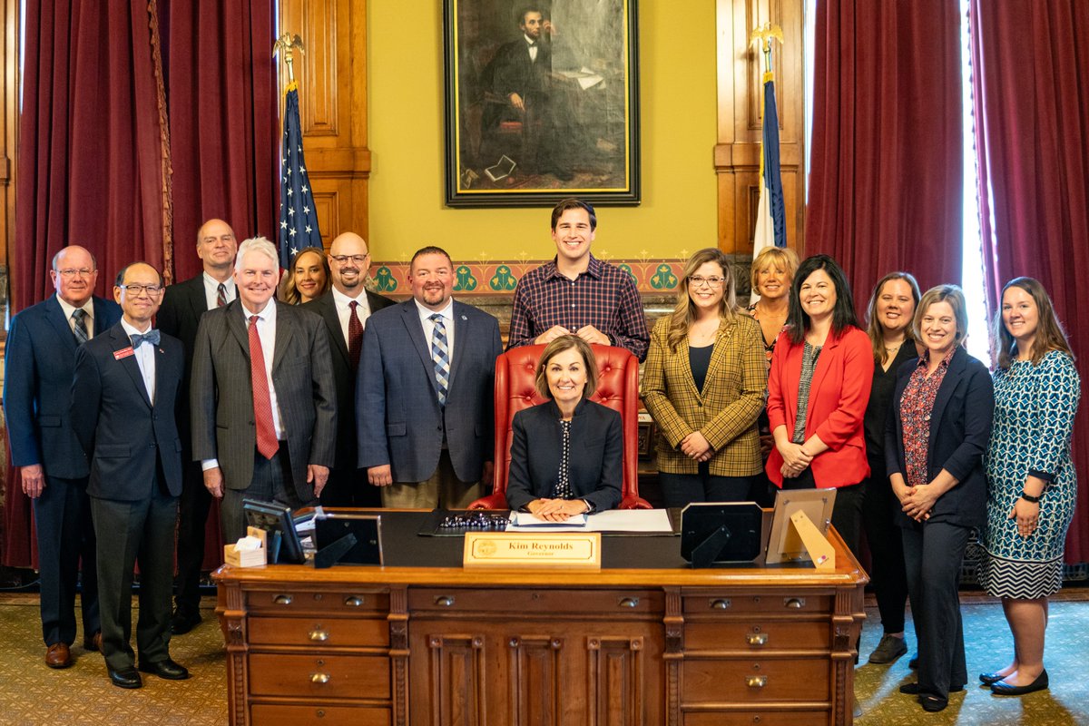 TODAY: @IAGovernor signed a bill into law to update the Iowa code that determines the distribution of state aid for community colleges between Iowa’s 15 institutions. Instead of the previous fixed formula, community college presidents and CEOs will draft the formula each year.