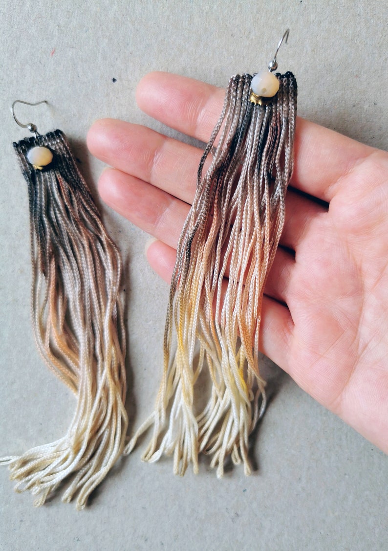 Boho style huge fringe earrings dyed by hand in neutral brown and beige, lovely ombre ear accessories perfect for Boho themed wedding or any occasion.
etsy.com/listing/116637…
#bohowedding #bohoearrings #neutralearrings #hugefringeearrings #summerfestivals