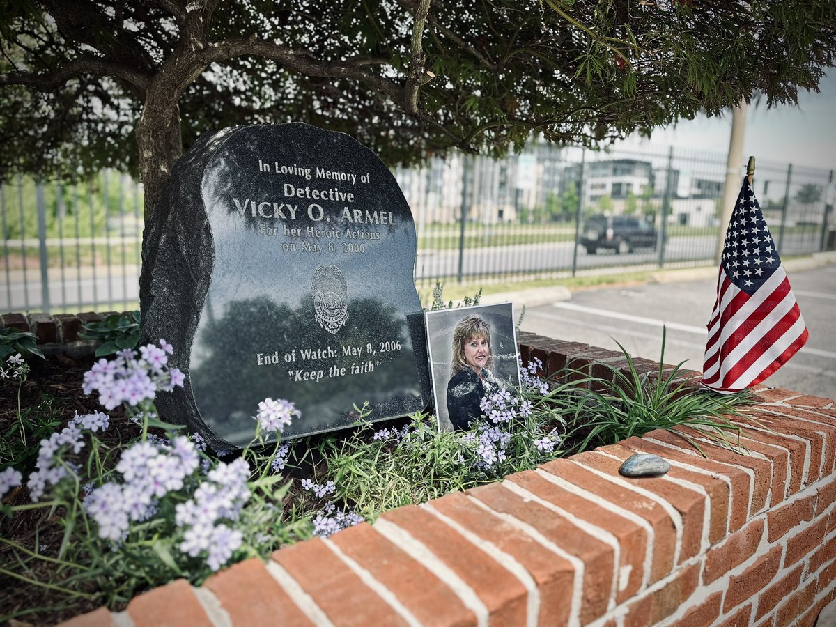 Today we took time to honor our fallen officers Detective Vicky O. Armel and Master Police Officer Michael “Gabby” Garbarino with a memorial service at the Sully District Station. #EOW #NeverForgotten
