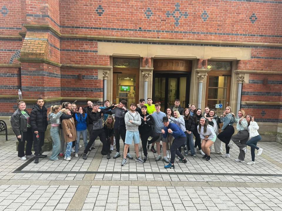 Rcitybelfast's tweet photo. Great to get the team over to @QUBelfast for their Module 3 in Foróige tonight📚 The guys got an insight into the design thinking process💡&amp; identified key stakeholders relating to their target groups for their social actions👏🏼fantastic night 
#RCITY #FOROIGE #QUEENS https://t.co/KZnKOJcqyD