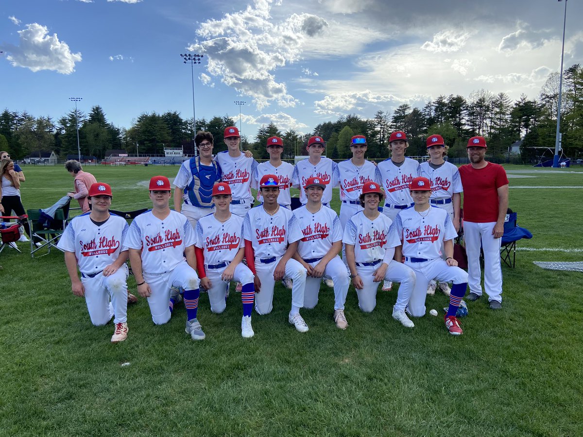 SGF_Athletics's tweet photo. Congrats to our baseball Seniors and a special shoutout to James who couldn't be here tonight! Let's get the W! https://t.co/q8XKkyoABi