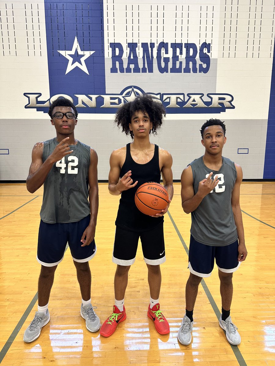 Congratulations to the 2023-2023 @LSHS_BBall 3v3 Champions the #4 Seed-“Blue’s Q’s” 🏀🏆!! @quincyyy_4 @tylerfields247 @Thomassmith422 #DUBS #ItsJustWork