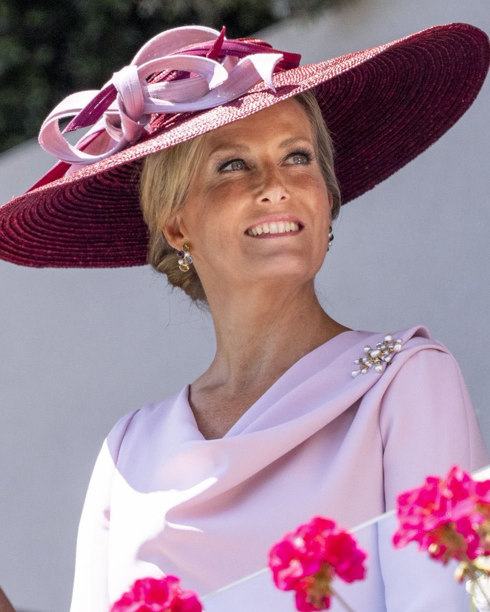 Very lovely! And I am excited to see what she’s got for Ascot! Whenever “Royal Ascot 🐎” is mentioned - first thing that comes to my mind is Sophie and her Fancy Fascinators/Hats 👒 #DuchessofEdinburgh 👑💗

📸ctto: Photo by Mark Cuthbert/Getty