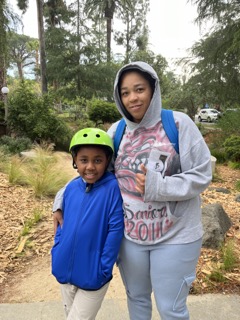 PasadenaUnified's tweet image. So much fun biking, rolling, and walking to #altadenaartsmagnet from #altadenalibrary this morning! The #chp also rolled out safety tips and encouraged families to walk and roll as often as possible! #PUSD #walkrolltoschool #BikeandRolltoSchoolDay