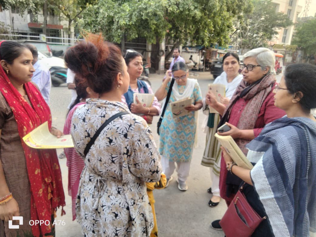 #WatanKiRaahMein @WatanKiRaahMein JJ colony Sector 3 Phase 1 Door to door campaign in all 7 constituencies in Delhi as part of #WatanKiRaahMein campaign is taking place to safeguard democracy and the Constitution. #DefeatHatred #Vote4Love Our leaflet Poti ki Chitthi Dadi ke…