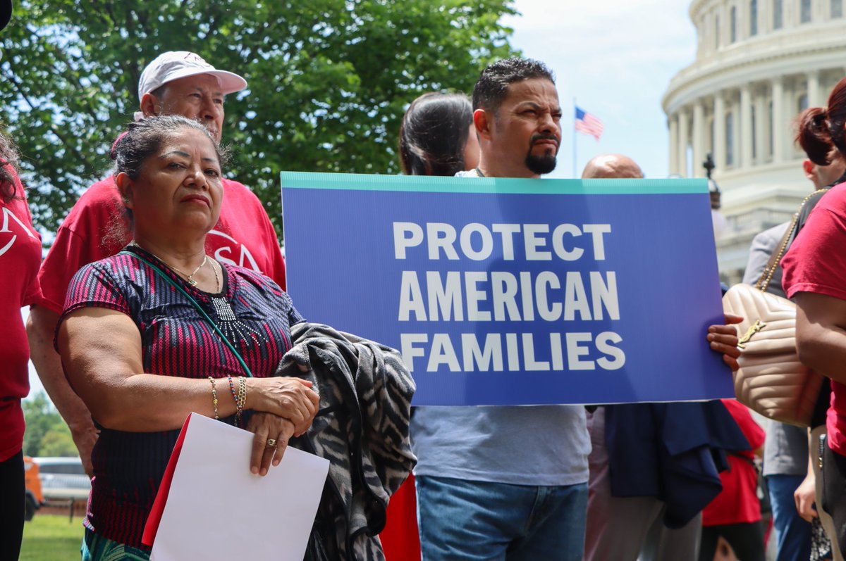 Immigrants deserve respect and access to the opportunities our nation offers. But millions of undocumented immigrants live in fear of separation from their families. That's why I joined @SenAlexPadilla in urging @POTUS to take executive action to support undocumented immigrants.