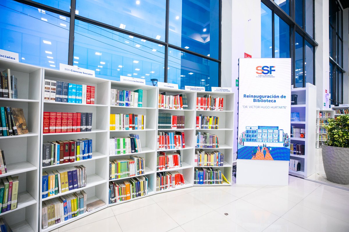SSF_ElSalvador's tweet photo. La Superintendenta del Sistema Financiero @EvelynGracias, el Secretario de @SComercioSV, @MiguelKattan1 y el Viceministro de @culturasv, Eric Doradea reinaguraron la biblioteca Dr. Víctor Hugo Hurtarte. 📚 https://t.co/iLCrpM2TRo