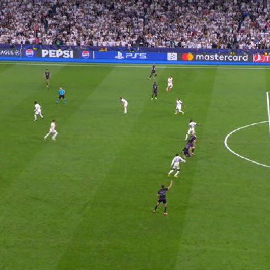 🚨🚨🎙️| Thomas Muller was furious with the offside decision:

“It’s very weird. The referee didn't even look at the VAR. This happens very often in Madrid. Already with Cristiano's double a few years ago. But we should not sum up our defeat to that.” 😳