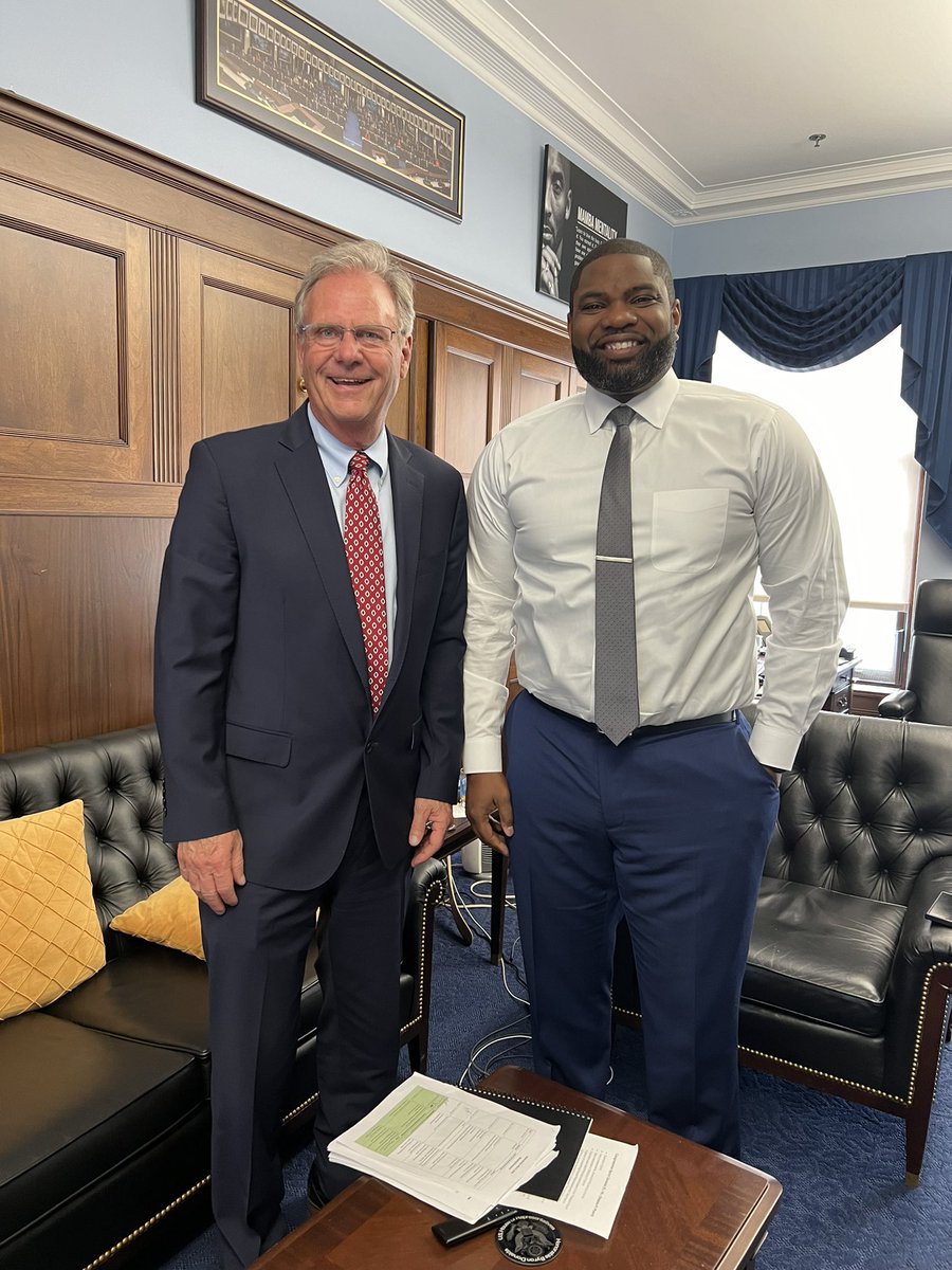 Had a great conversation with @RepDonaldsPress about the influx of illegal immigrants in San Diego and the crucial need for border security. Protecting our nation starts with secure borders.