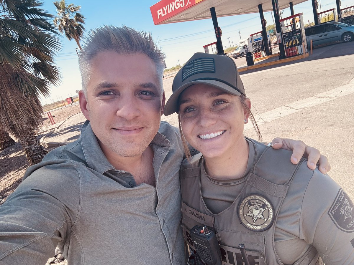 Thank you Det. Amanda Canzona with the Pinal County Sheriff’s Office in Arizona for letting me ride along for the past few days. She is smiling because she just busted an armed human smuggler, Watch our live special tomorrow (Thursday) night at 9pmET on @NewsNation.