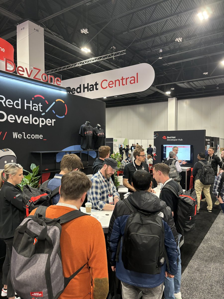 📸 Coming from you live at #RHSummit, where we’ve had some incredible @Podman_io workshops and lightning talks (with some on the new #PodmanDesktop AI Lab), plus book signings on #Backstage and developer portals. What a blast!