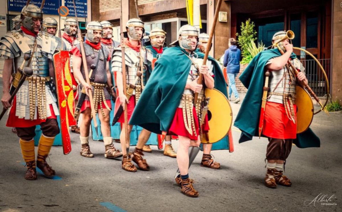 𝐒𝐕𝐏𝐄𝐑𝐁𝐈𝐀 𝐈𝐍 𝐏𝐑𝐎𝐄𝐋𝐈𝐎
Pride in Battle. Orgull a la Batalla.
𝐋𝐄𝐆 𝐈𝐈 𝐓𝐑𝐀•𝐅𝐎𝐑
XIX Magna Celebratio Baetulonis
#Baetulo #MagnaBDN #MagnaCelebratio #antigaRoma #Romans #RecreacióHistòrica #Barcino #Legionarius #reenactment #ArsMilitaria #Milites #RomaVictrix
