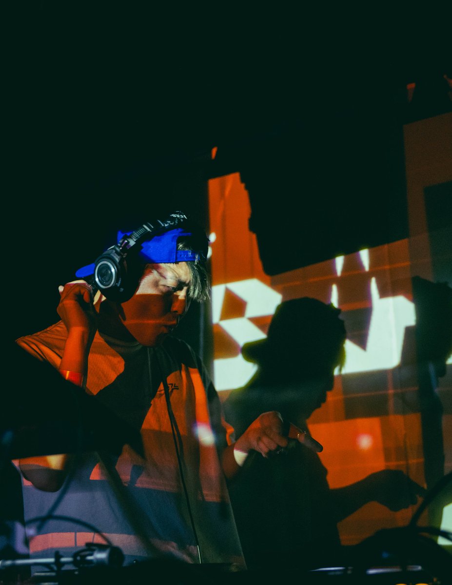 SkyIsTumbling's tweet photo. Some of my favorite shots from the
@MidnightSnacks
anniversary show at MOGRA. More photos on the way. #MS18th https://t.co/ah3qosnu4S