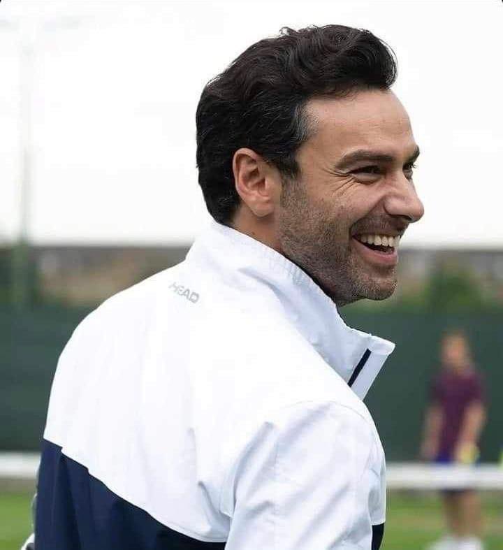 Aidan Turner 
New pic of Aidan as Glenn...
This Machiavellian smile of our sexy Monster 
Pic 1 : Zoomed pic, no improvement.
Pic 2: original size, for those who prefer.
Source : EuropaEuropa
Thanks to my friend Isademrio 
#Aidanturner #Fifteenlove #Aidanturnerinternational