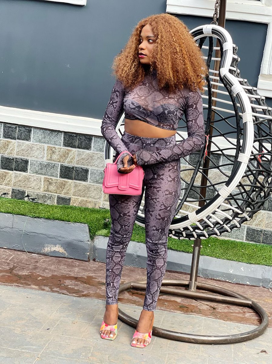 demilionboycosmetics tweet media