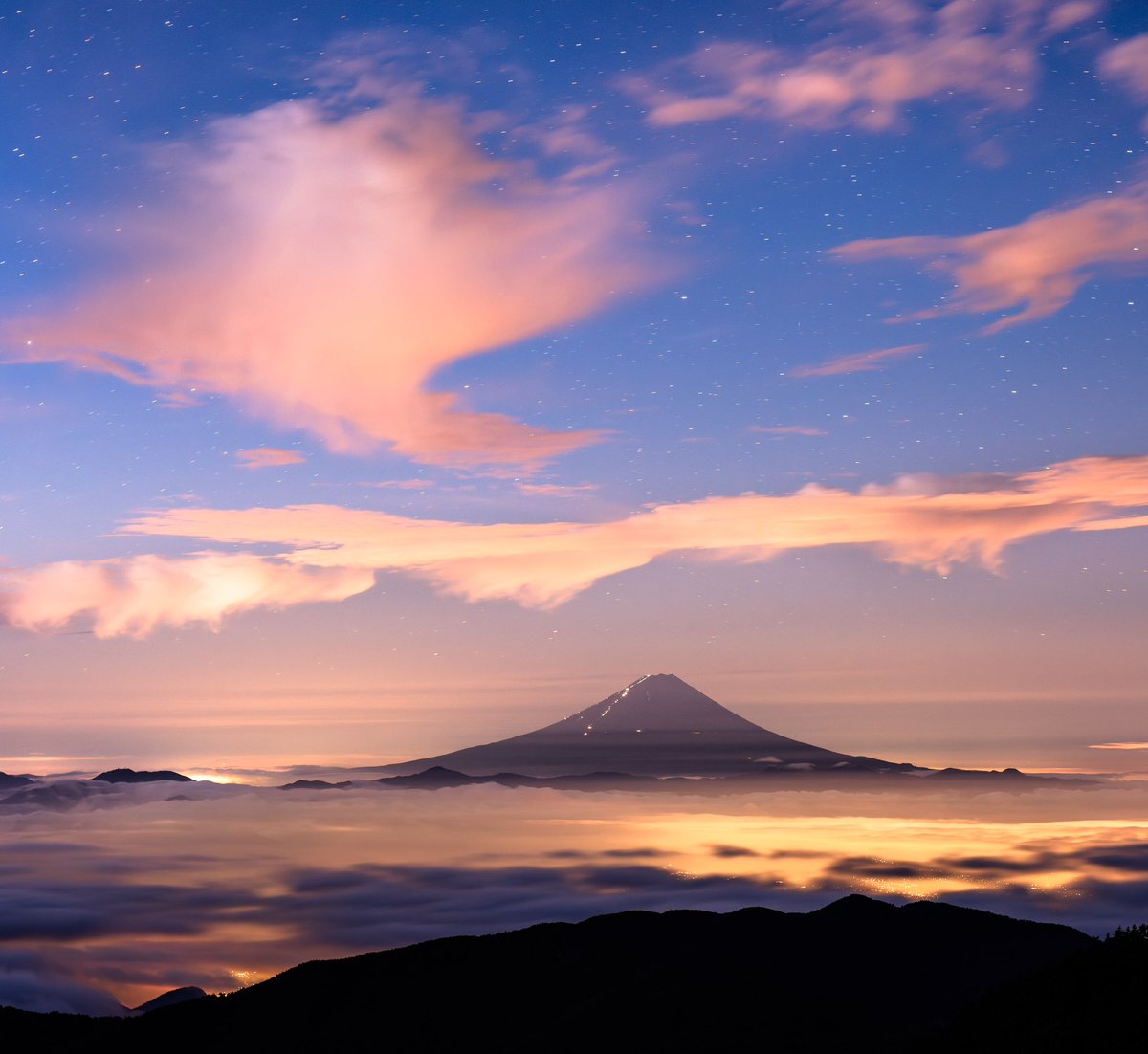 雲海と富士山🗻☁️ #富士山 #雲海 #夜景 #奇跡の光景
