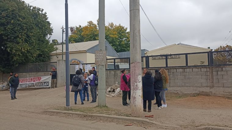 Inseguridad en Córdoba Levantaron la toma en la escuela de Argüello donde reclamaban por seguridad ow.ly/7G4S50RzTFw