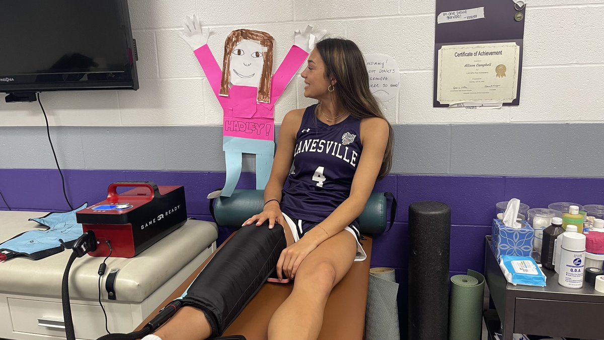 down Lanesville way today working on a couple features with @GraceHollars. we spent part of the afternoon at @LanesvilleEagl1 with @LanesvilleGBB junior / @MaryvilleWBB commit @CrosierHadley, who’s two months and eight days into her recovery from ACL surgery.