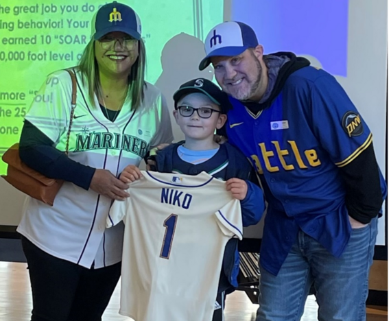 Batter up! ⚾️ A young member of the Puyallup Tribe will throw out the ceremonial first pitch during the May 12 @Mariners game to celebrate #FosterCareMonth. Read all about it here: content.govdelivery.com/bulletins/gd/W…