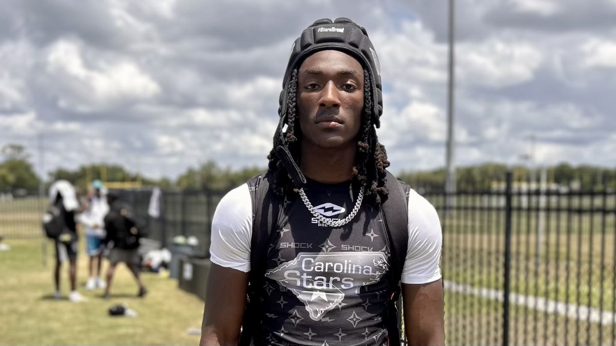 Notre Dame offered #On300 CB Samari Matthews on Tuesday. 

The Cornelius (N.C.) William Amos Hough High sophomore has connections to the Irish. He also hopes to visit campus this summer. 

Story: on3.com/teams/notre-da…
On3+ access for $1: on3.com/teams/notre-da…
