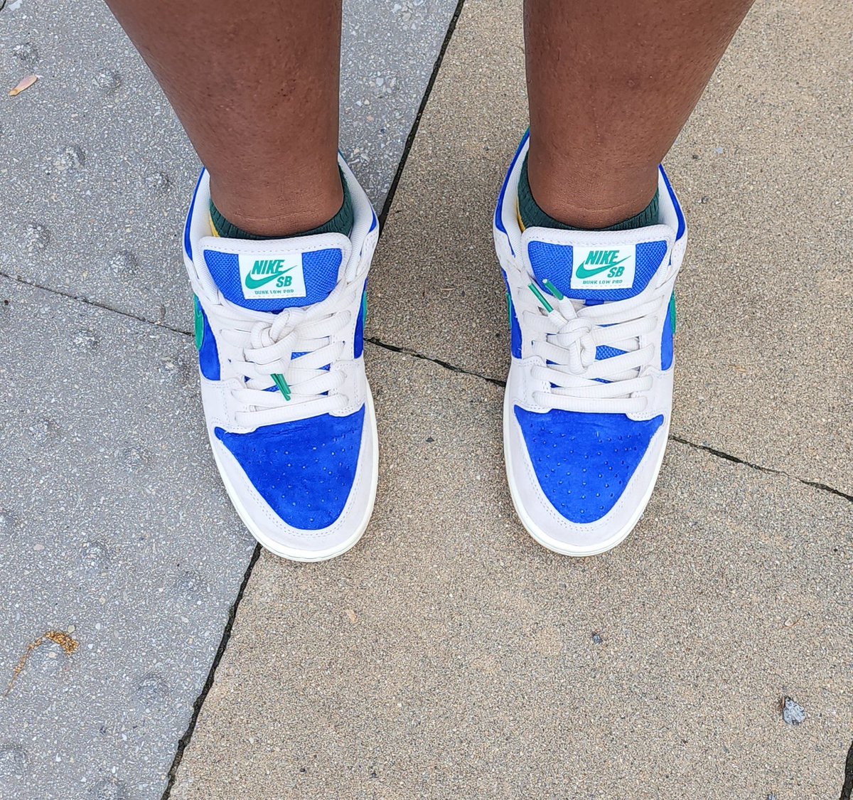 trudyspeaks's tweet image. 👟: Hyper Royal Malachite SB Dunks

#sbdunks #sb #skateboardingdunks #skateboard #🛹 #nikesbdunks #nikesb #sbology #nikeSBorNothing #sbsonly #nikesbsyl #snkrsliveheatingup #snkrskickcheck #unboxedapp