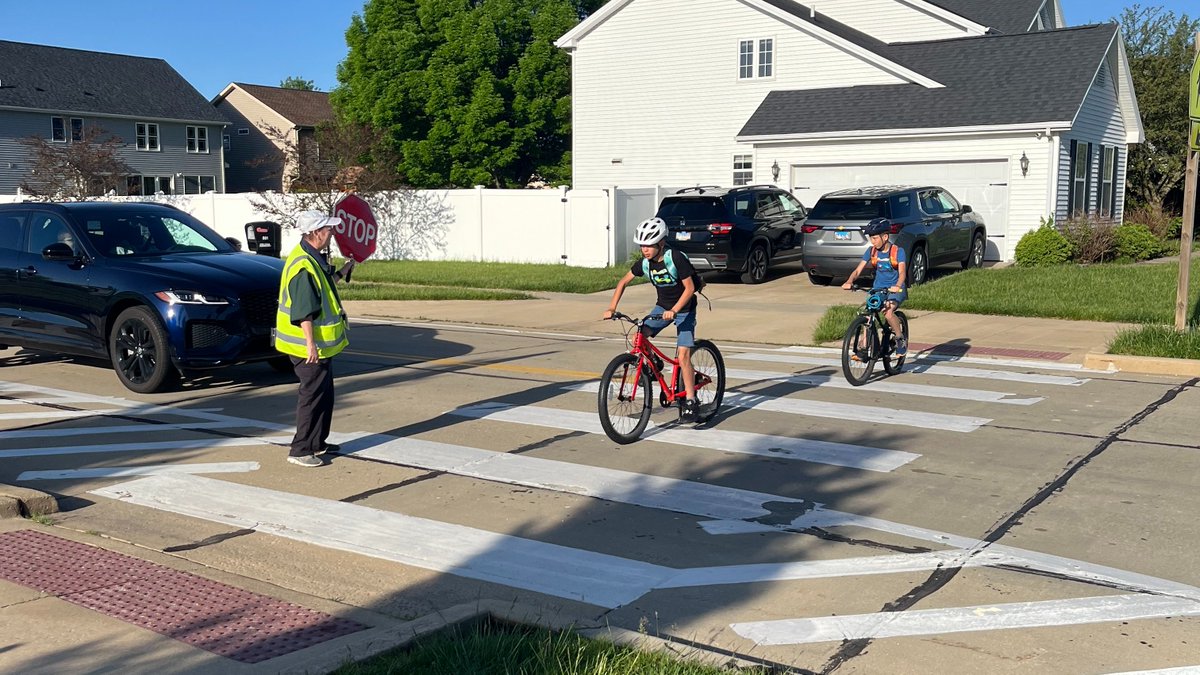 CU_srtsproject's tweet photo. We were blessed with a beautiful sunny morning, perfect for celebrating #BikeandRolltoSchoolDay 🚴☀️

Thank you to everyone who participated and helped fill the bike racks at schools throughout Champaign, Urbana, and Savoy! https://t.co/fZ5VE5pBey