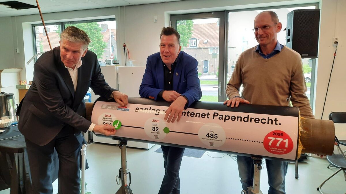 NIEUWS: Woongebouwen Constantijn Huygenslaan aangesloten op warmtenet    papendrecht24.nl/woongebouwen-c…  (Foto Peter Donk / Papendrecht24)