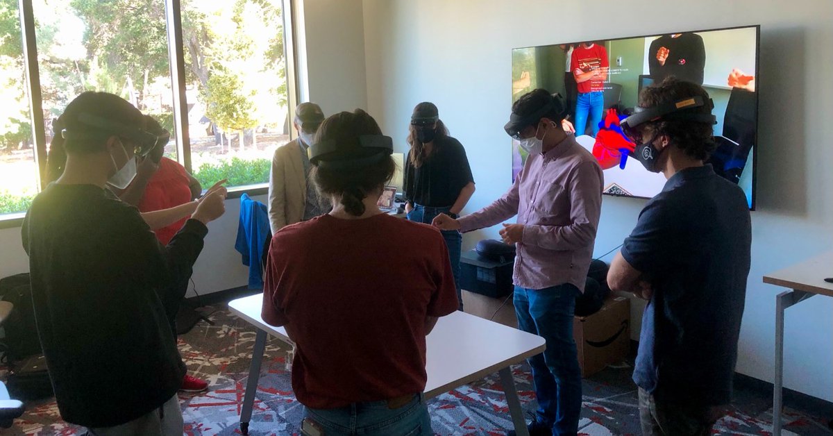 VR in the classroom!?! The scholars in #StanfordBioX use cutting edge technology to learn. #StanfordMed #Bioengineering